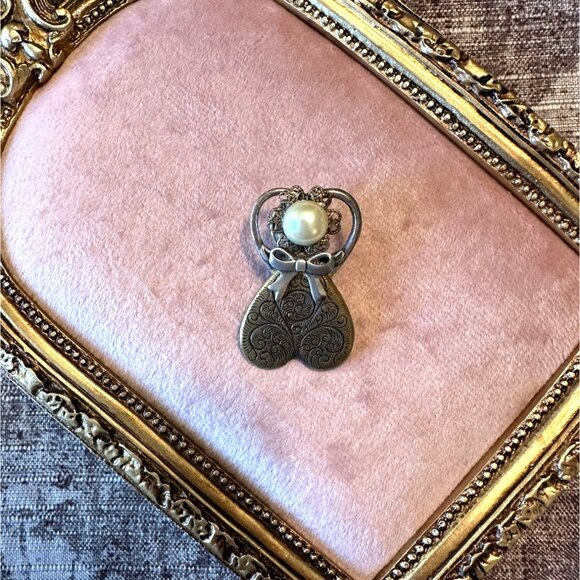 Vintage Angel Brooch With Faux Pearl Intricate Heart Design Antique Brass Finish - Picture 9 of 9